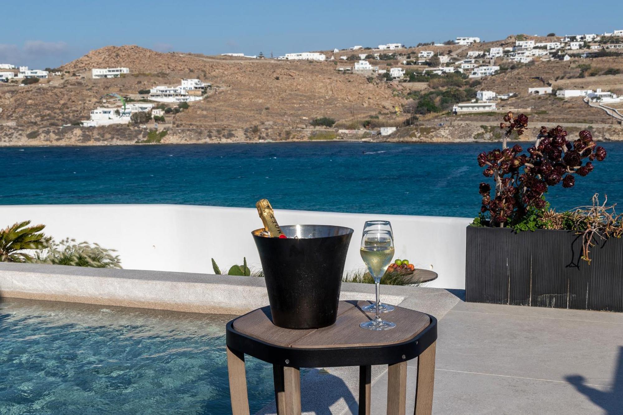 Aeonic Suites And Spa Mykonos Town ภายนอก รูปภาพ