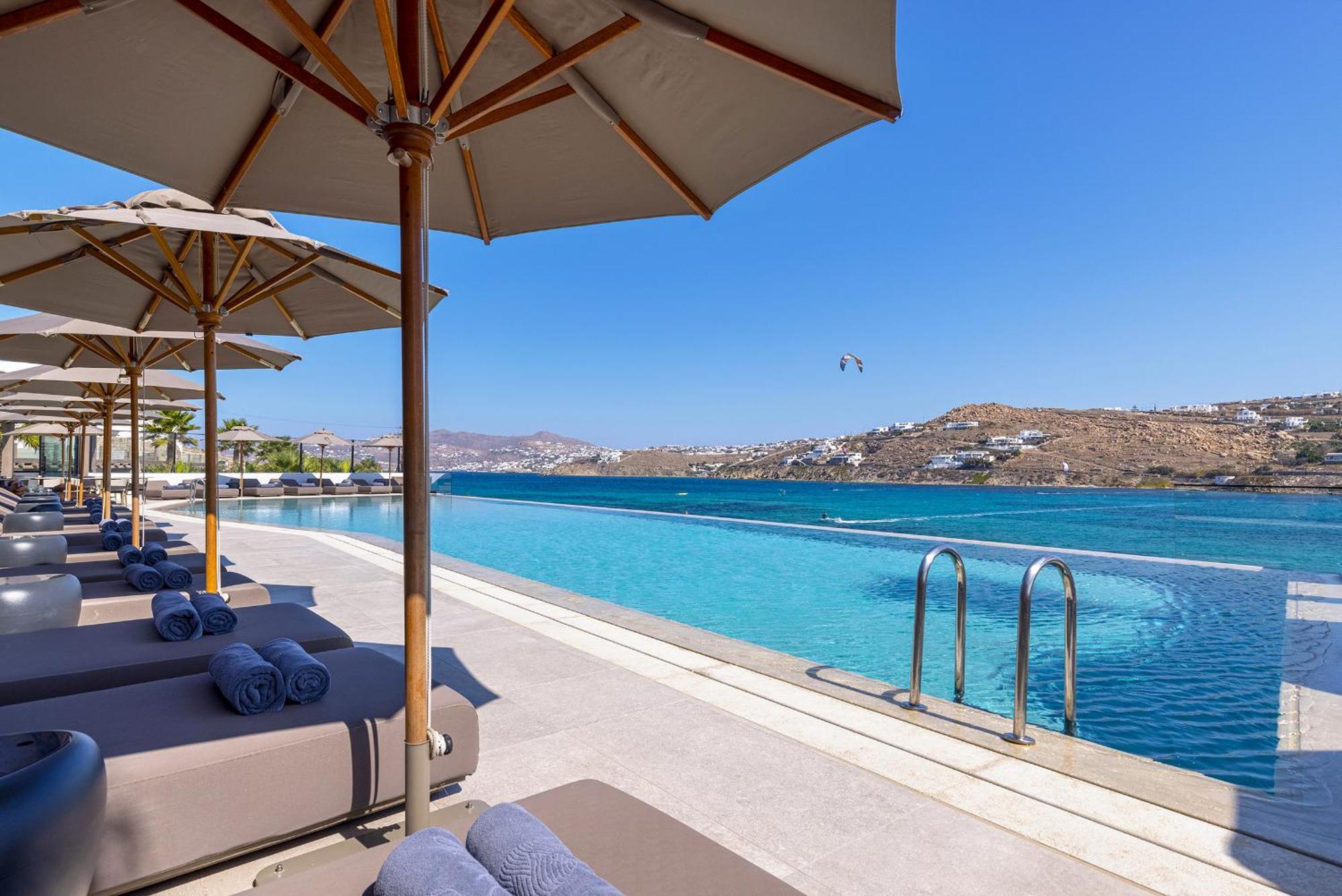 Aeonic Suites And Spa Mykonos Town ภายนอก รูปภาพ